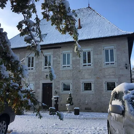 Luxury 5-star Mansion, Services Included, Swimming Pool, Tennis, Bowling Les Nappes