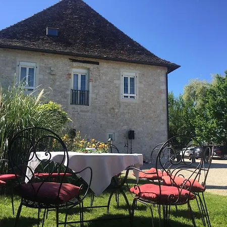 Luxury 5-star Mansion, Services Included, Swimming Pool, Tennis, Bowling Holiday home *